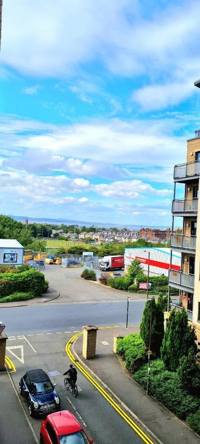 Elegant 2 Bedroom City Centre Apartment - Free Parking - Private Balcony EDI Eksteriør billede