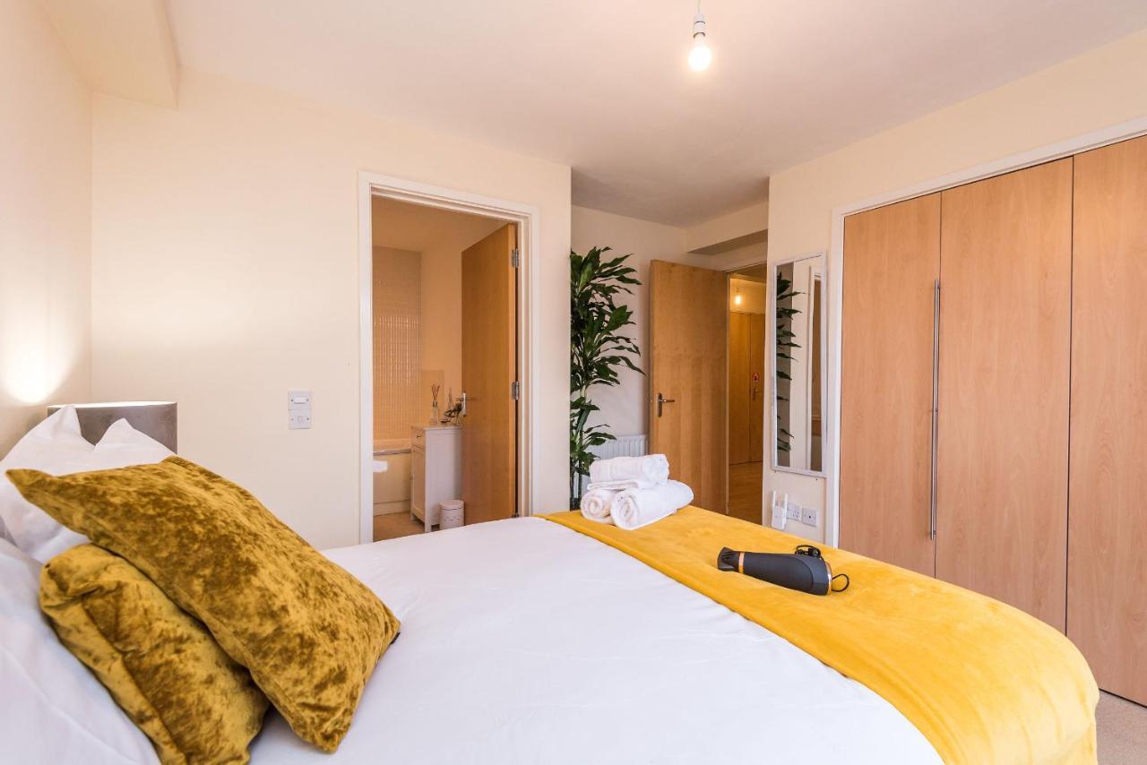 Elegant 2 Bedroom City Centre Apartment - Free Parking - Private Balcony EDI Eksteriør billede