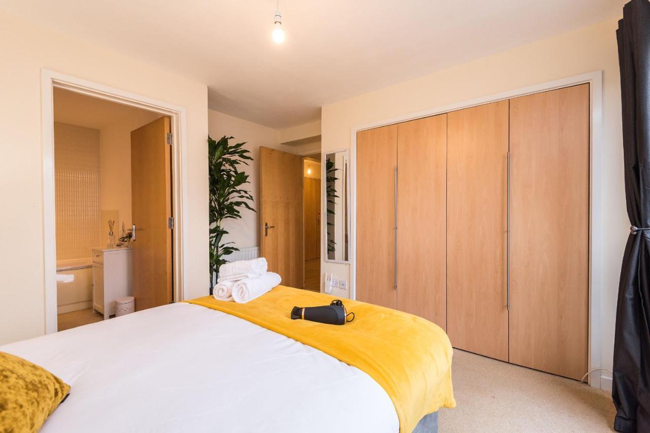 Elegant 2 Bedroom City Centre Apartment - Free Parking - Private Balcony EDI Eksteriør billede